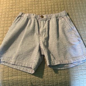 Chubbies 5.5” inseam purple/white seersucker stretch shorts Men’s Small